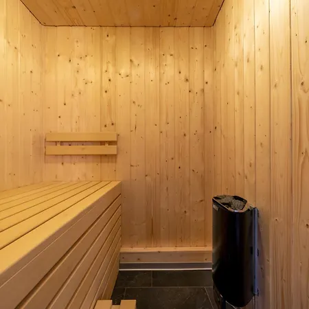 Lady Hamilton Apartment *