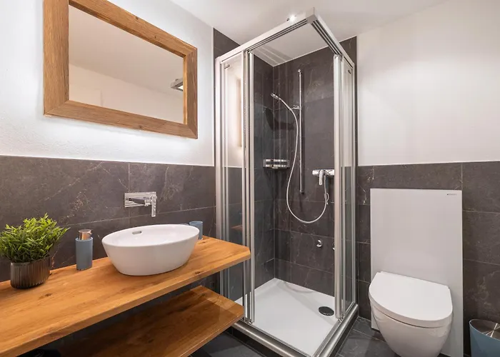 Lady Hamilton Apartment *